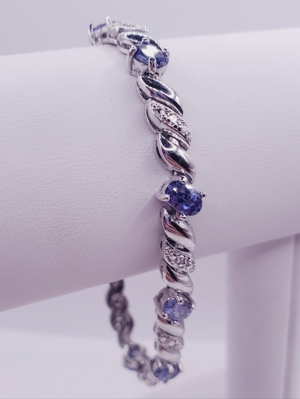 4.5 Carat Oval Tanzanite Gemstone & Diamond 925 Sterling Silver Tennis Bracelet